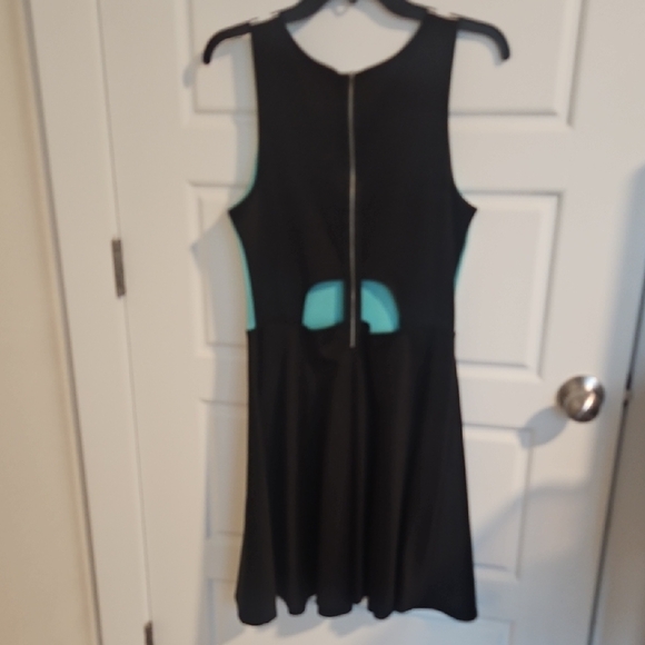 French Atmosphere Sleeveless Teal and Black Mini Dress - Picture 3 of 4